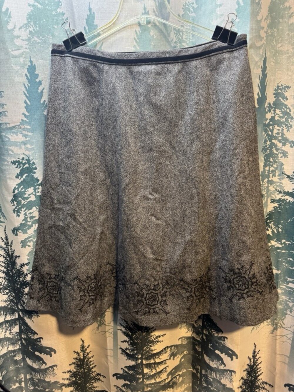 Eddie Bauer Tweed Skirt Size 14 Gray Embroidered Wool Blend Midi Snowflakes VTG